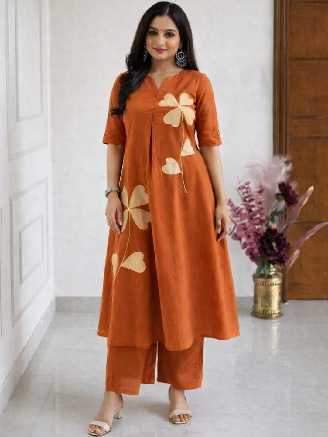 Vogue by Avantika Women Floral Printed Empire Pure Cotton Kurta with Trousers