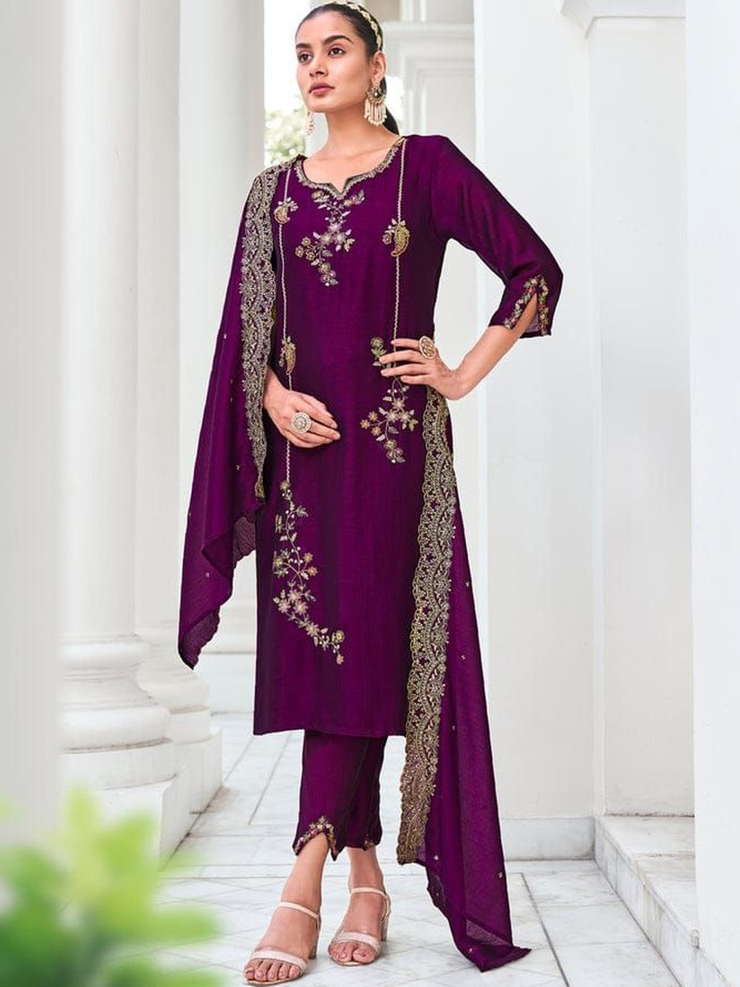 HAMSIKA Women Ethnic Motifs Embroidered Regular Thread Work Kurta with Trousers & With Dupatta