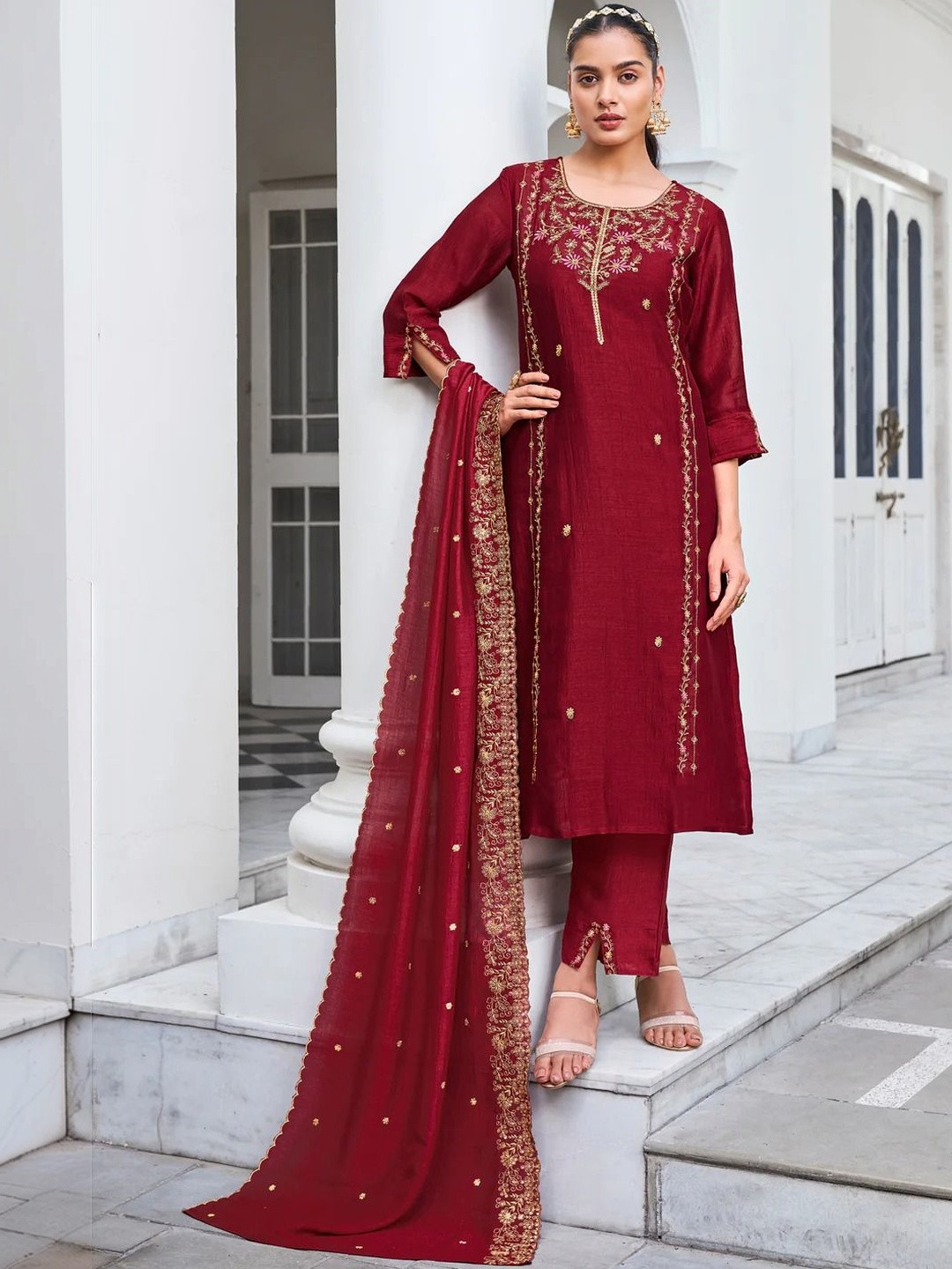 ZOEMIRA Women Ethnic Motifs Embroidered Regular Thread Work Kurta with Trousers & With Dupatta