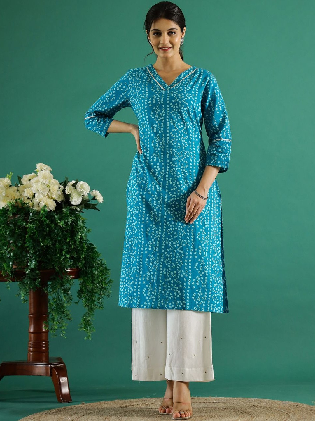 SANSKRUTIHOMES Women Bandhani Printed Flared Sleeves Gotta Patti Indie Prints Kurta