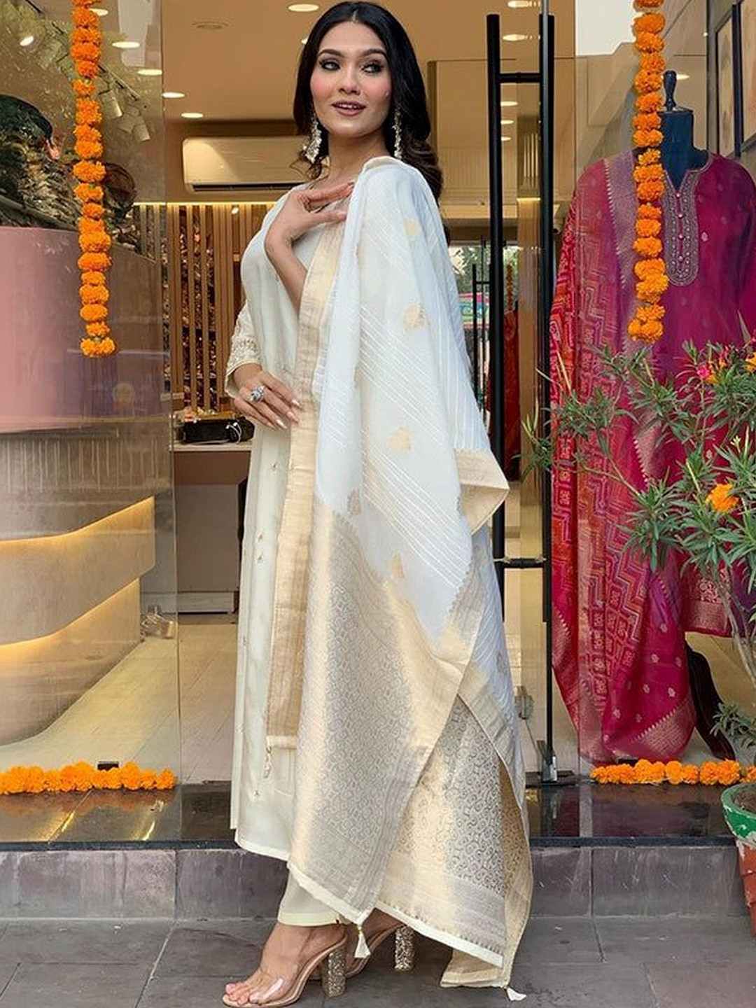 ZOEMIRA Women Ethnic Motifs Embroidered Regular Thread Work Kurta with Trousers & With Dupatta