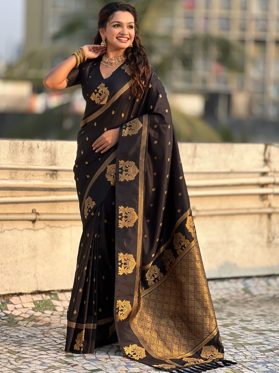 ELITE WEAVES Rashmi Black Ethnic Motifs Zari Heavy Silk Blend Saree