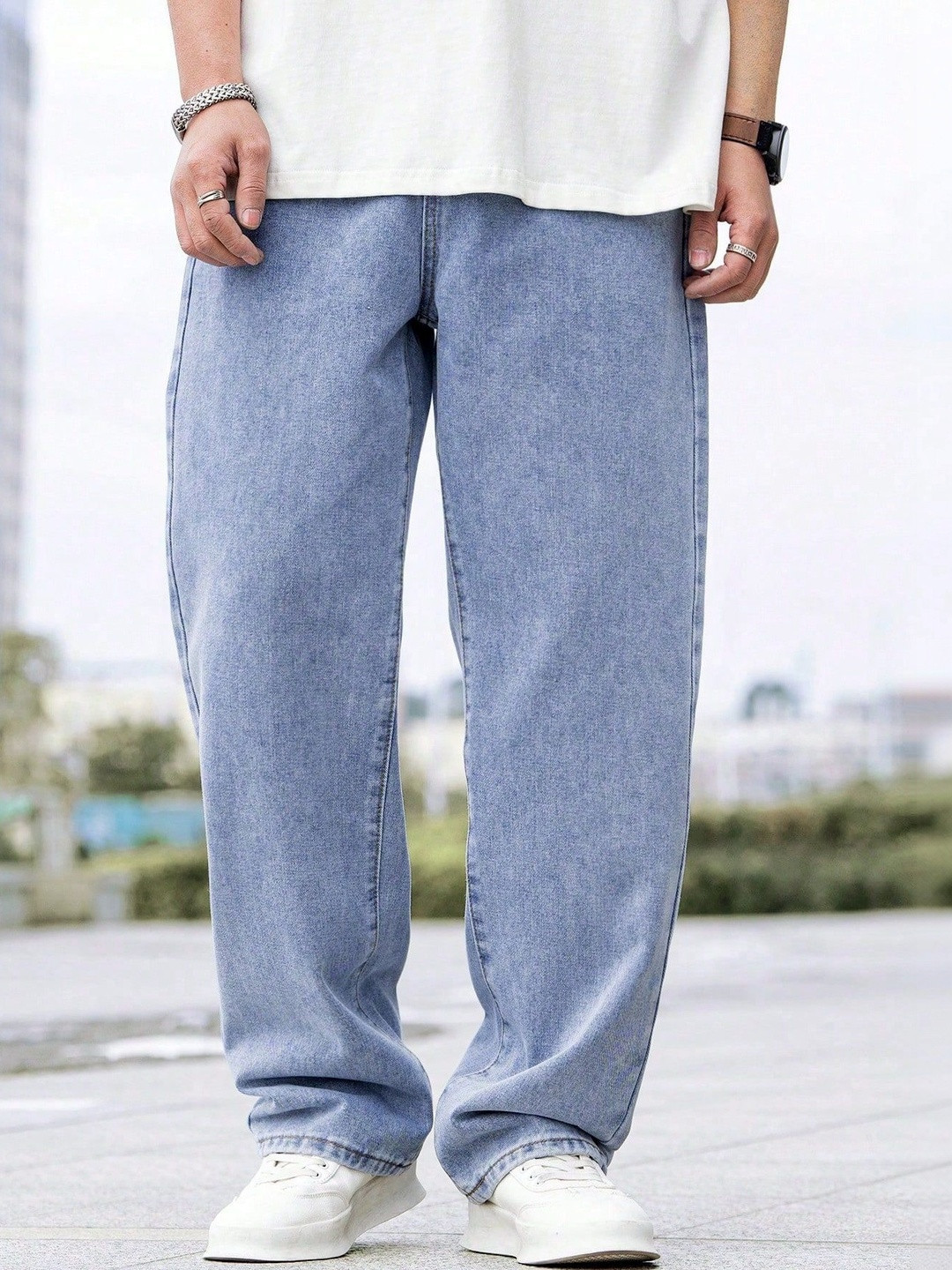 DENIMLOOK Men Straight Fit Mid-Rise Light Fade Stretchable Jeans
