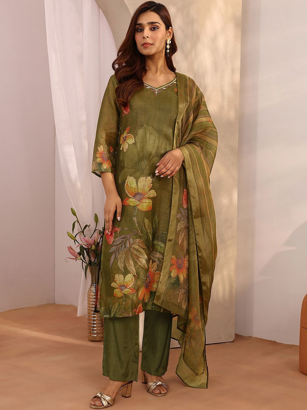 Libas Women Floral Printed Regular Thread Work Kurta with Trousers & With Dupatta