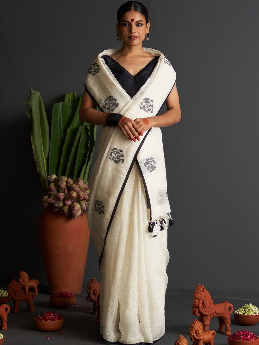 Jinal & Jinal Floral Linen Blend Saree