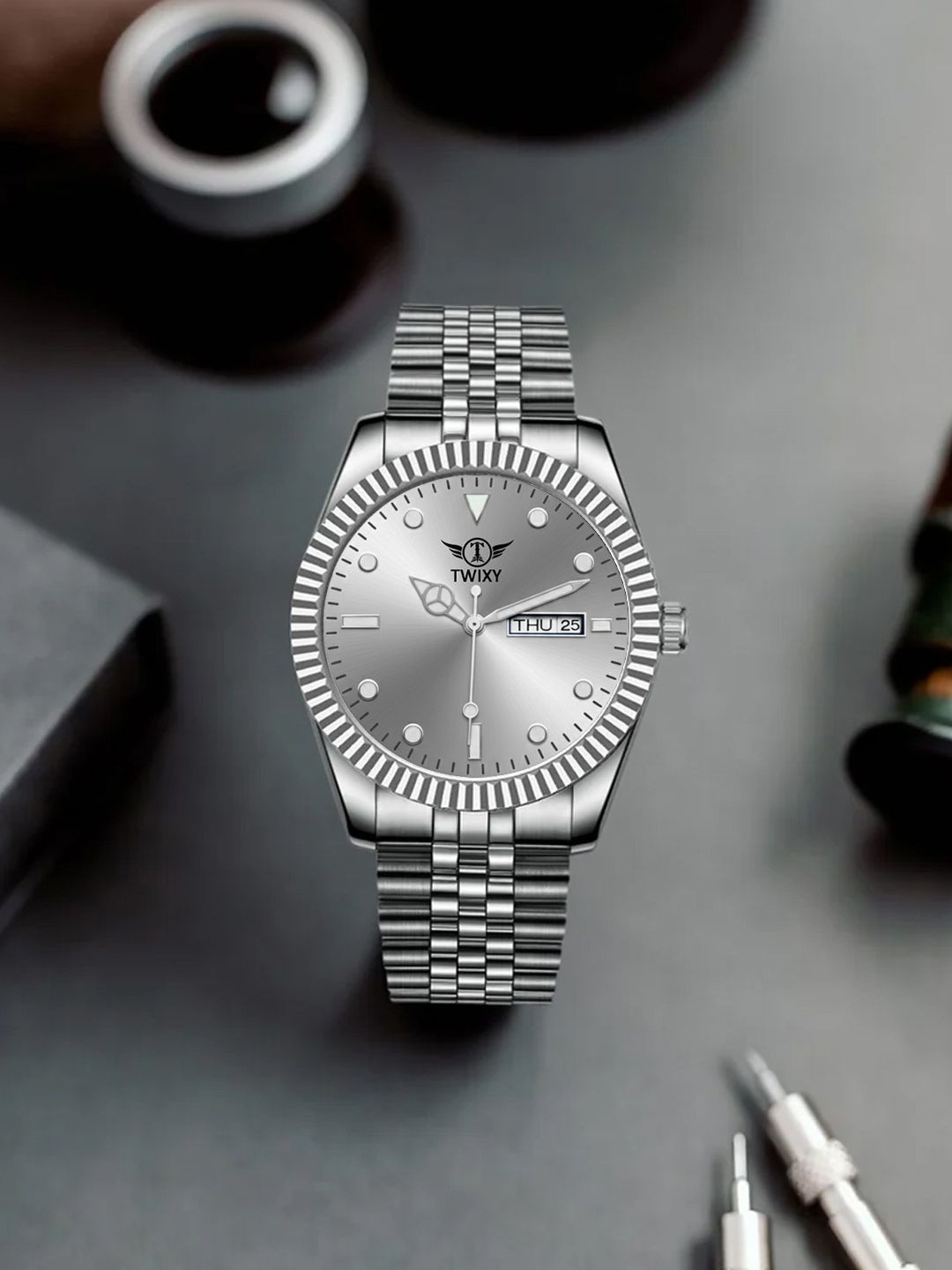 TWIXY Men Dial & Stainless Steel Bracelet Style Straps Analogue Date Aperture Watch TYW008 Silver