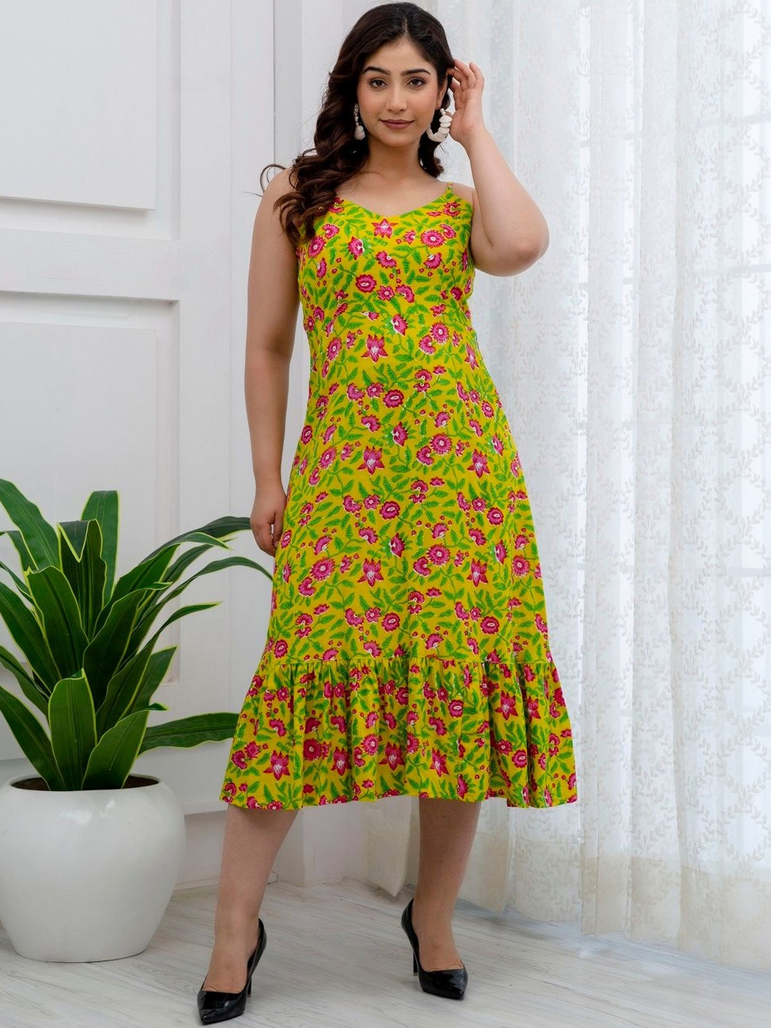Demirner Women Floral Printed Thread Work Anarkali Kurta