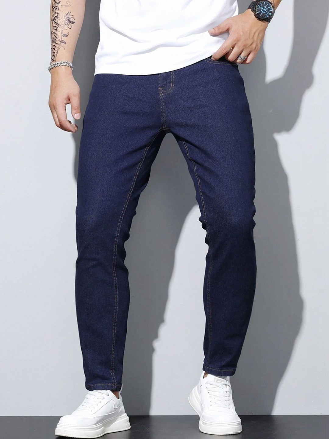 MASTERLY WEFT Men Classic Slim Fit Mid-Rise Stretchable Jeans