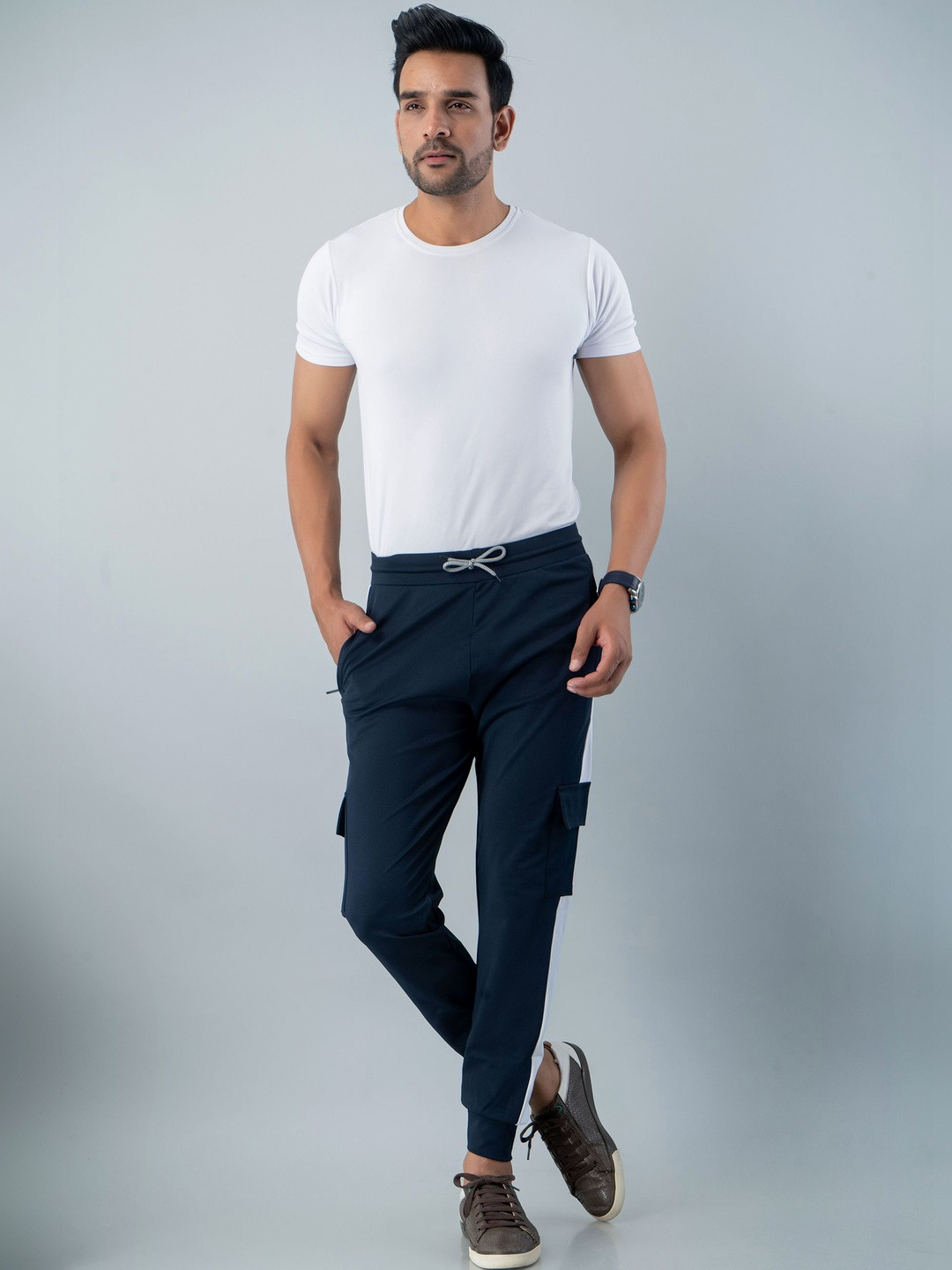 9LKHA Men Printed Cotton Mid Rise Joggers