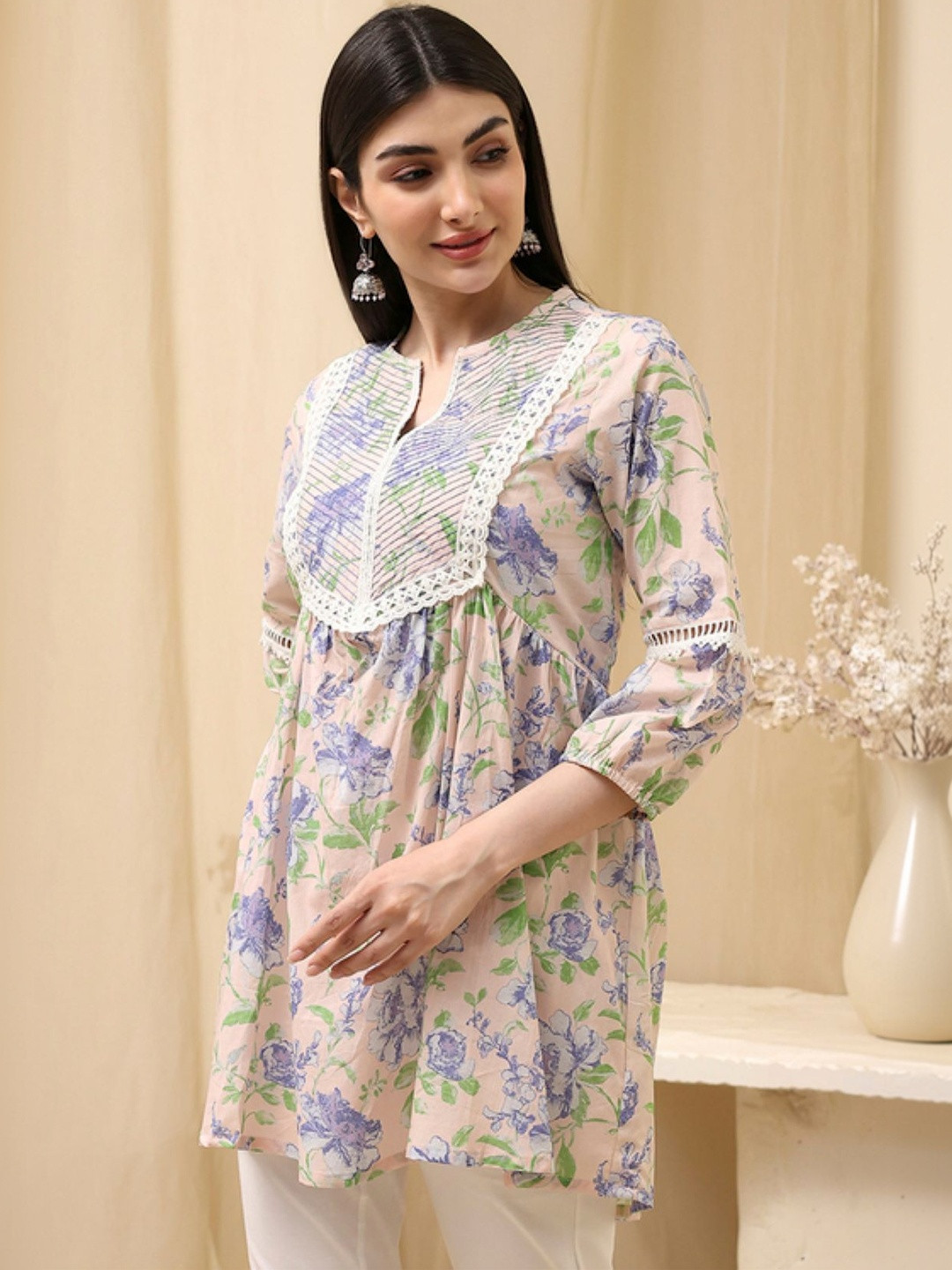 Charnest Women Floral Printed Flared Sleeves Thread Work Anarkali Kurta