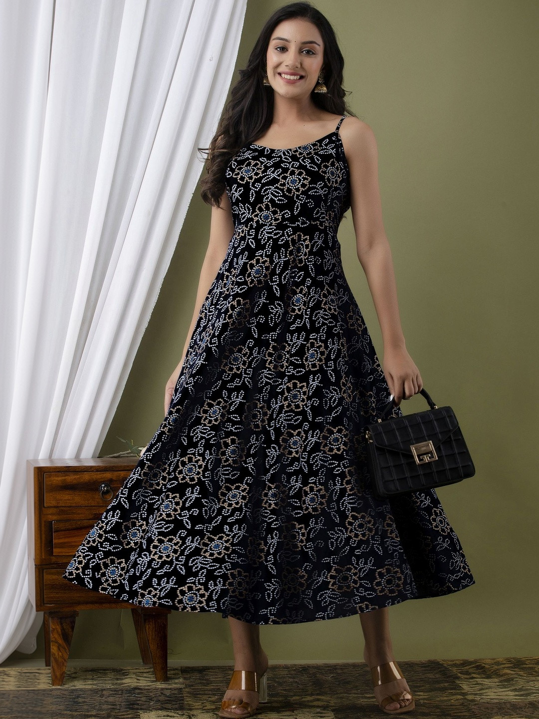 Demirner Women Floral Printed Thread Work Anarkali Kurta