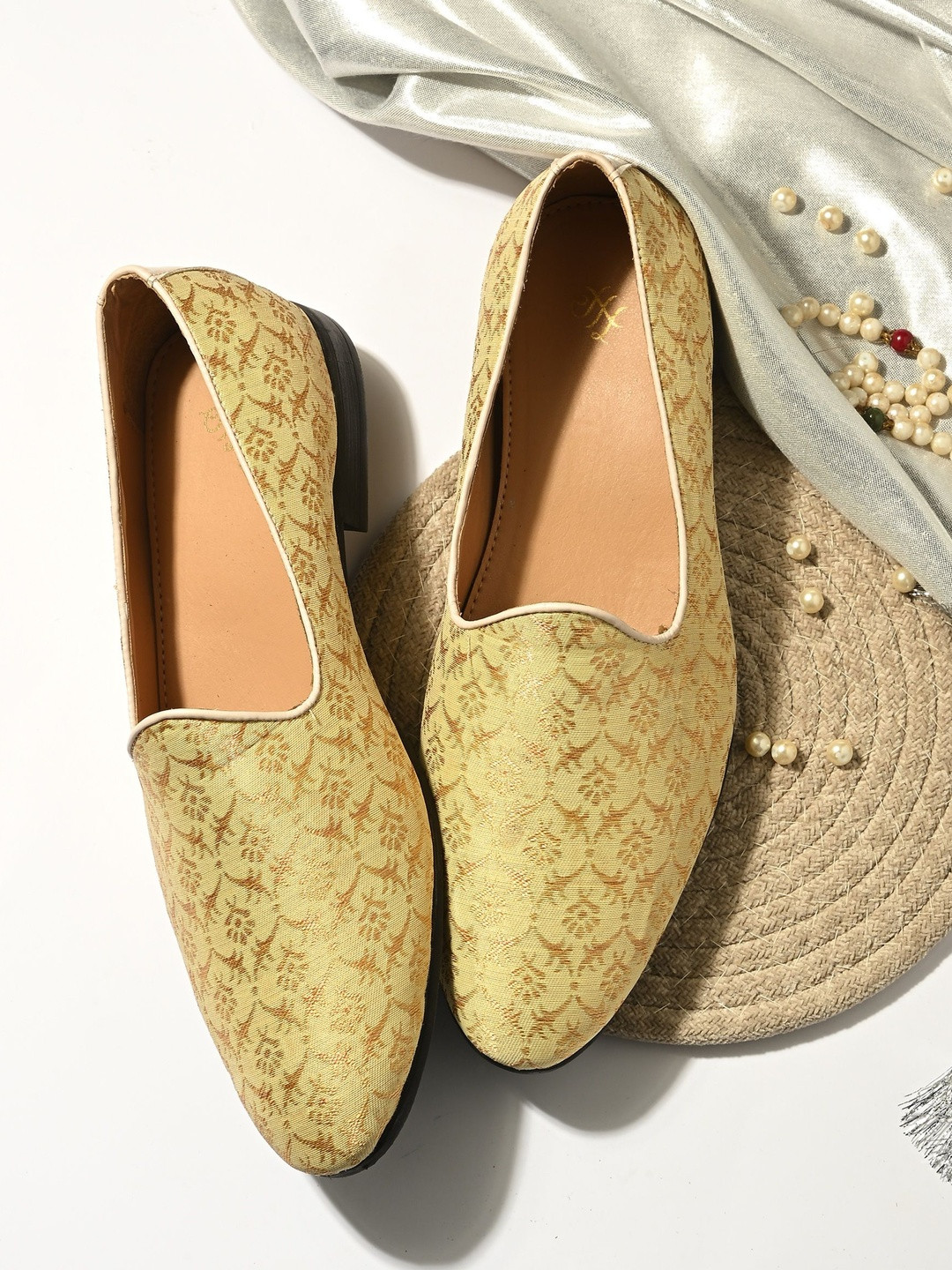 House of Pataudi Men Round Toe Lightweight Slip-On Mojaris