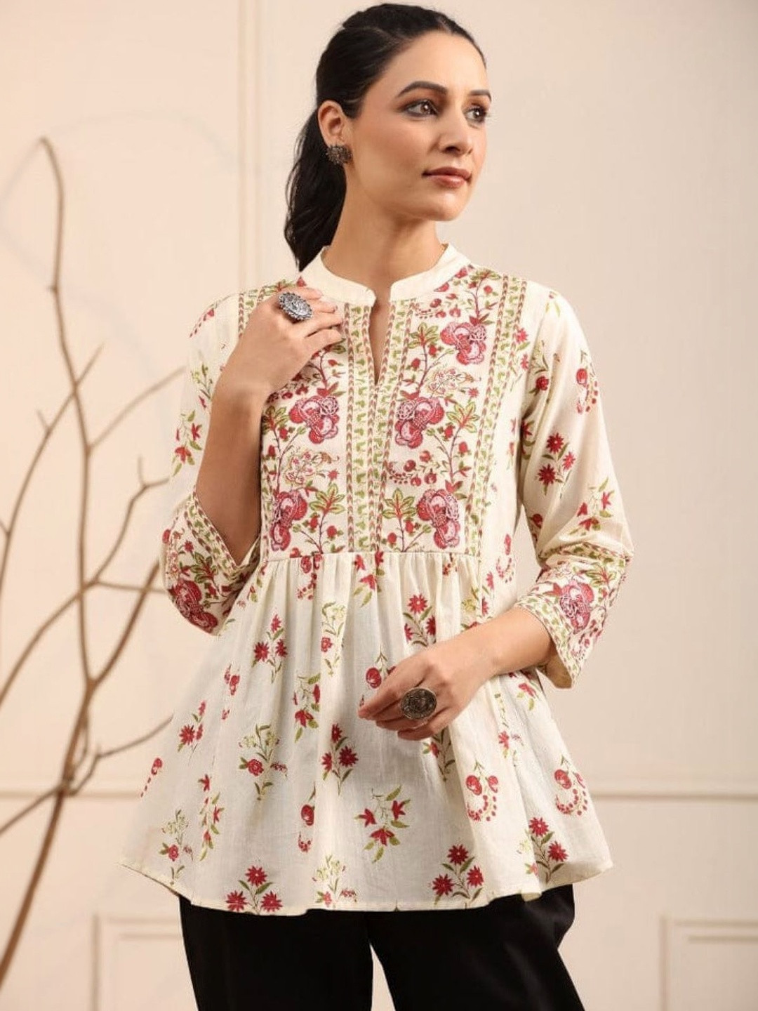 Charnest Women Floral Printed Flared Sleeves Thread Work Anarkali Kurta