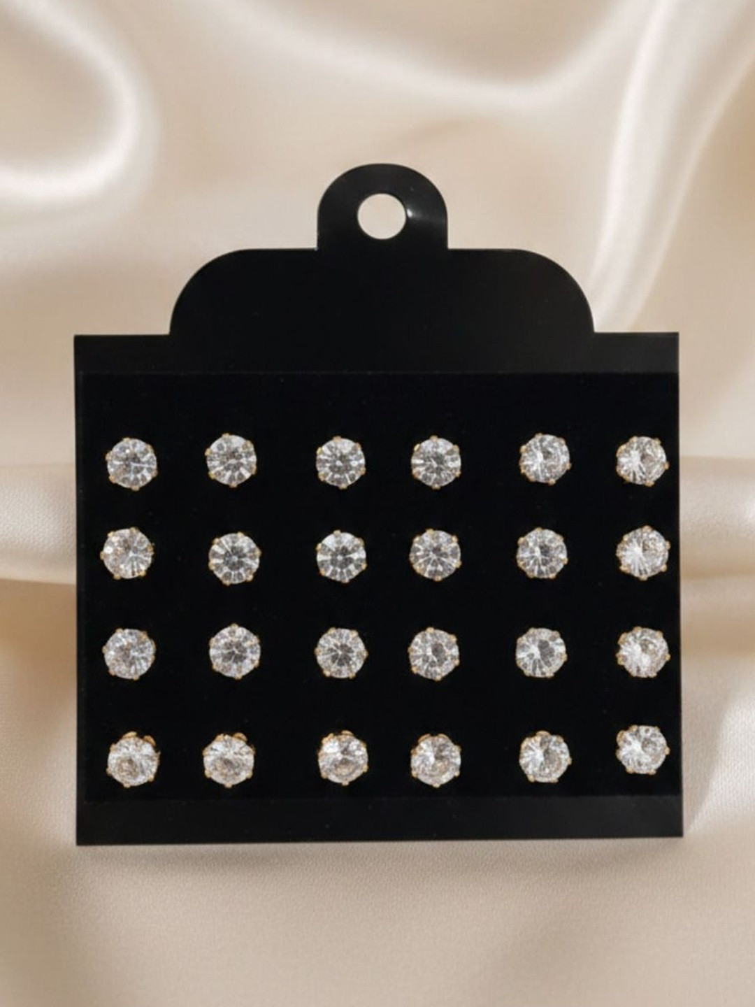 Nui Studs Earrings