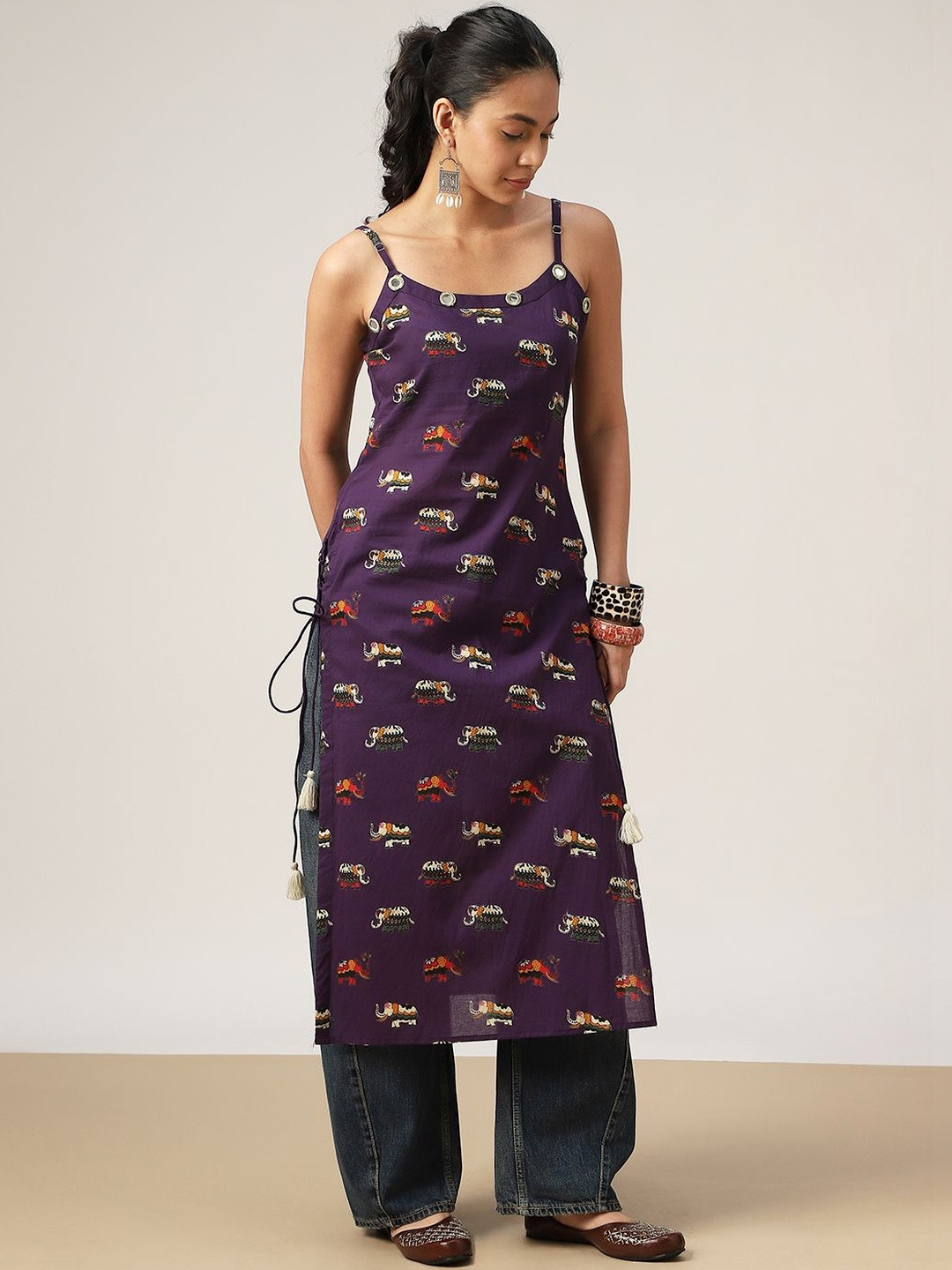 Sangria FUZN Women Floral Printed Thread Work Kurta