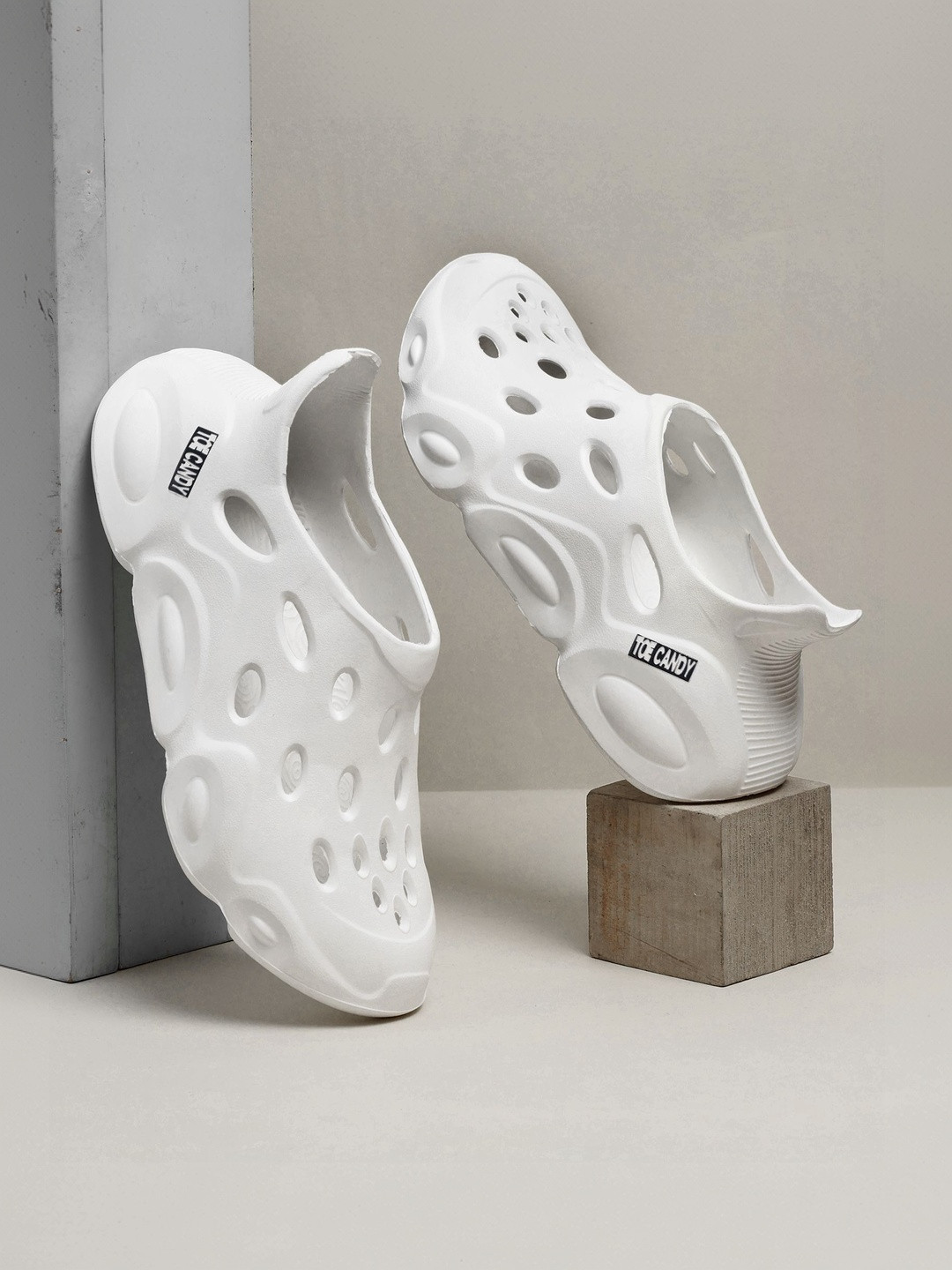 TOE CANDY Men Clogs Sandals