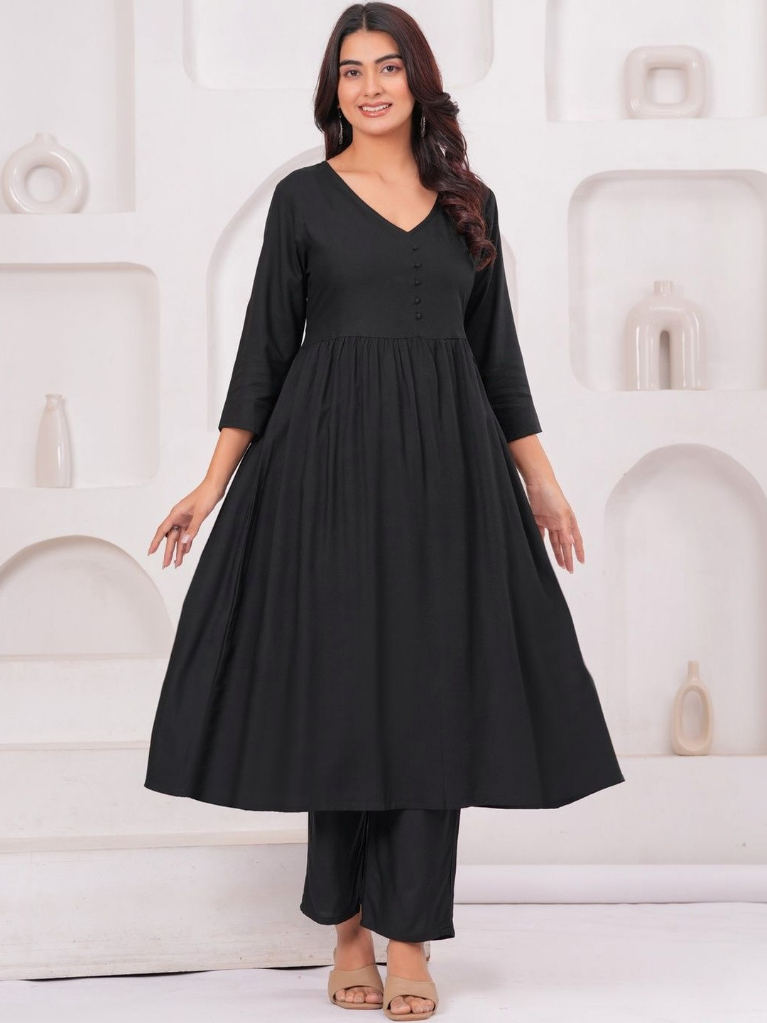 Veshviti Women Panelled Kurta with Trousers