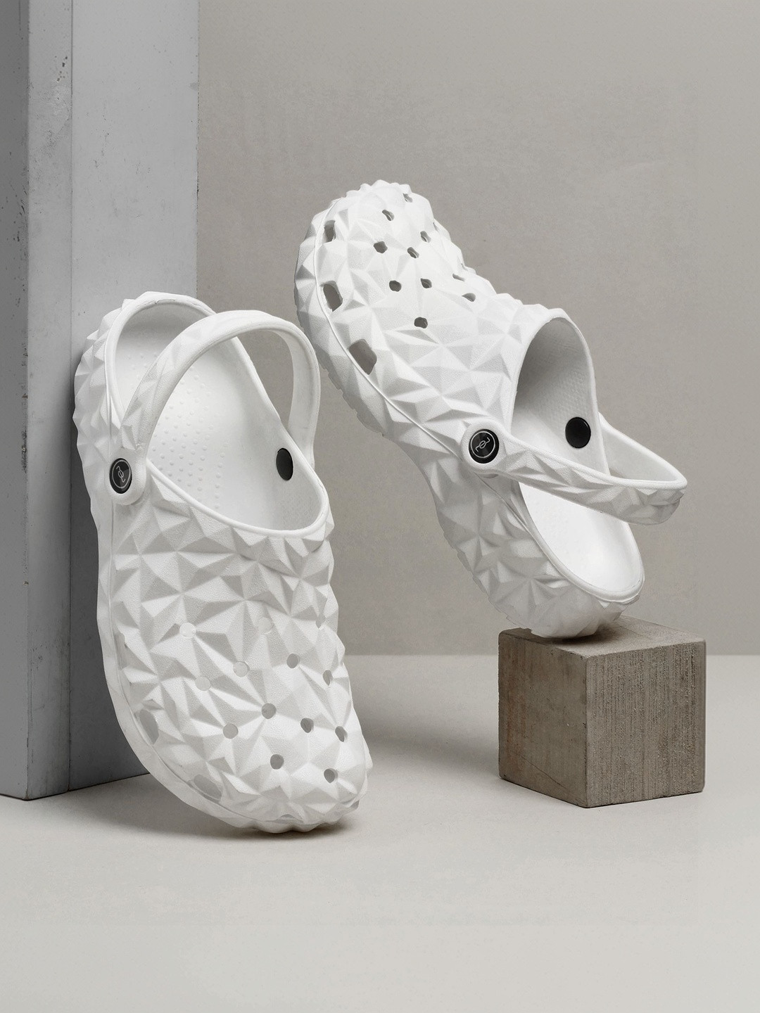 TOE CANDY Men Clogs Sandals