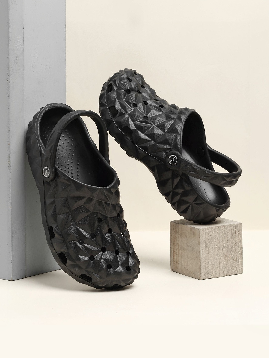 TOE CANDY Men Clogs Sandals