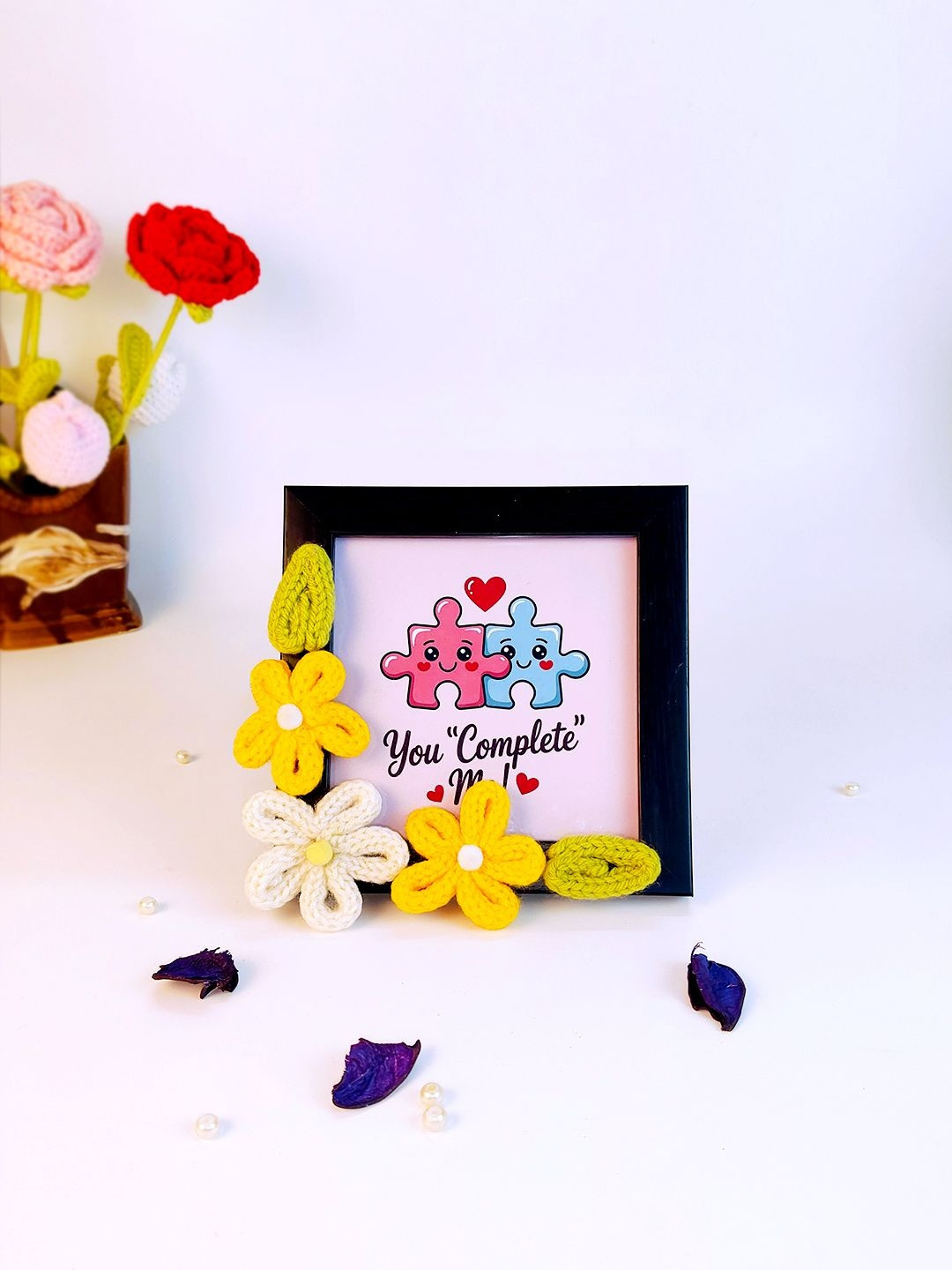 Giftii Black & Yellow Valentine Cute Puzzle Couple Crochet Flower Photo Frame