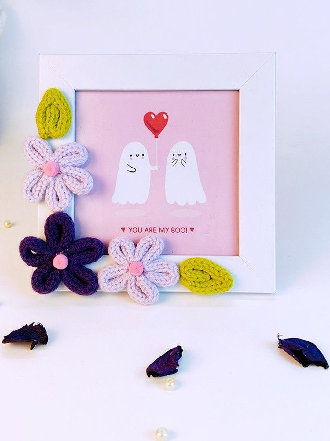 Giftii White & Green Cute Ghost Themed Crochet Flower Valentine Photo Frame