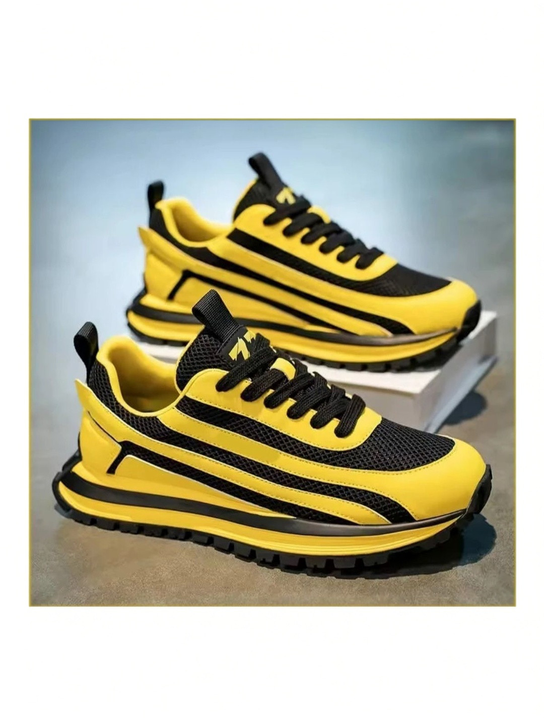 XTOON Men Colourblocked Sneakers