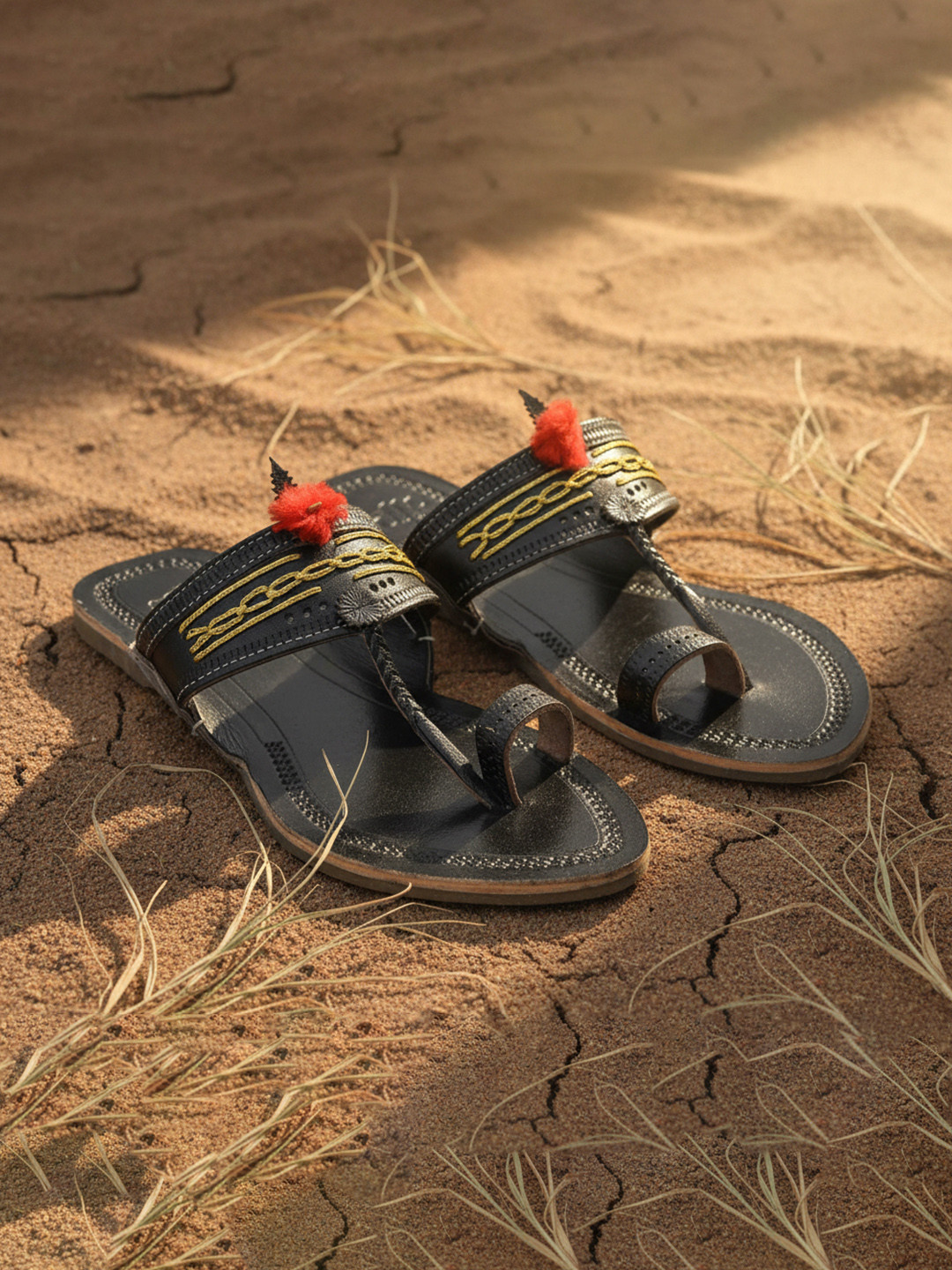 House of Pataudi Women Textured Leather Kolhapuri Flats