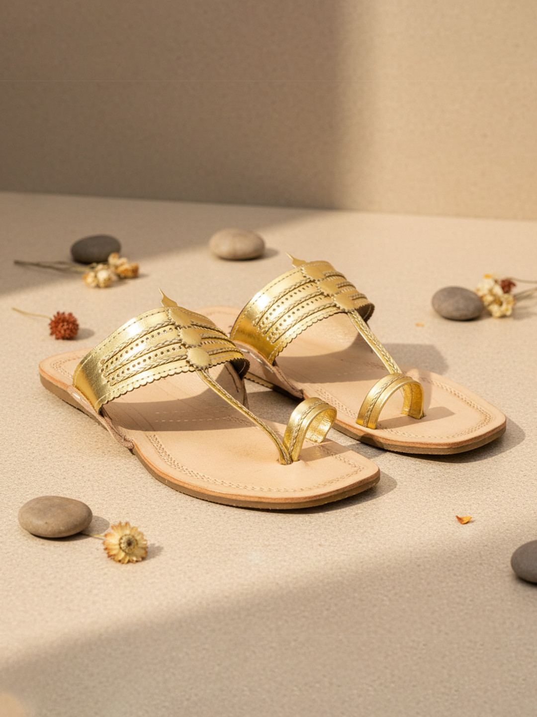 House of Pataudi Women Leather One Toe Kolhapuri Flats