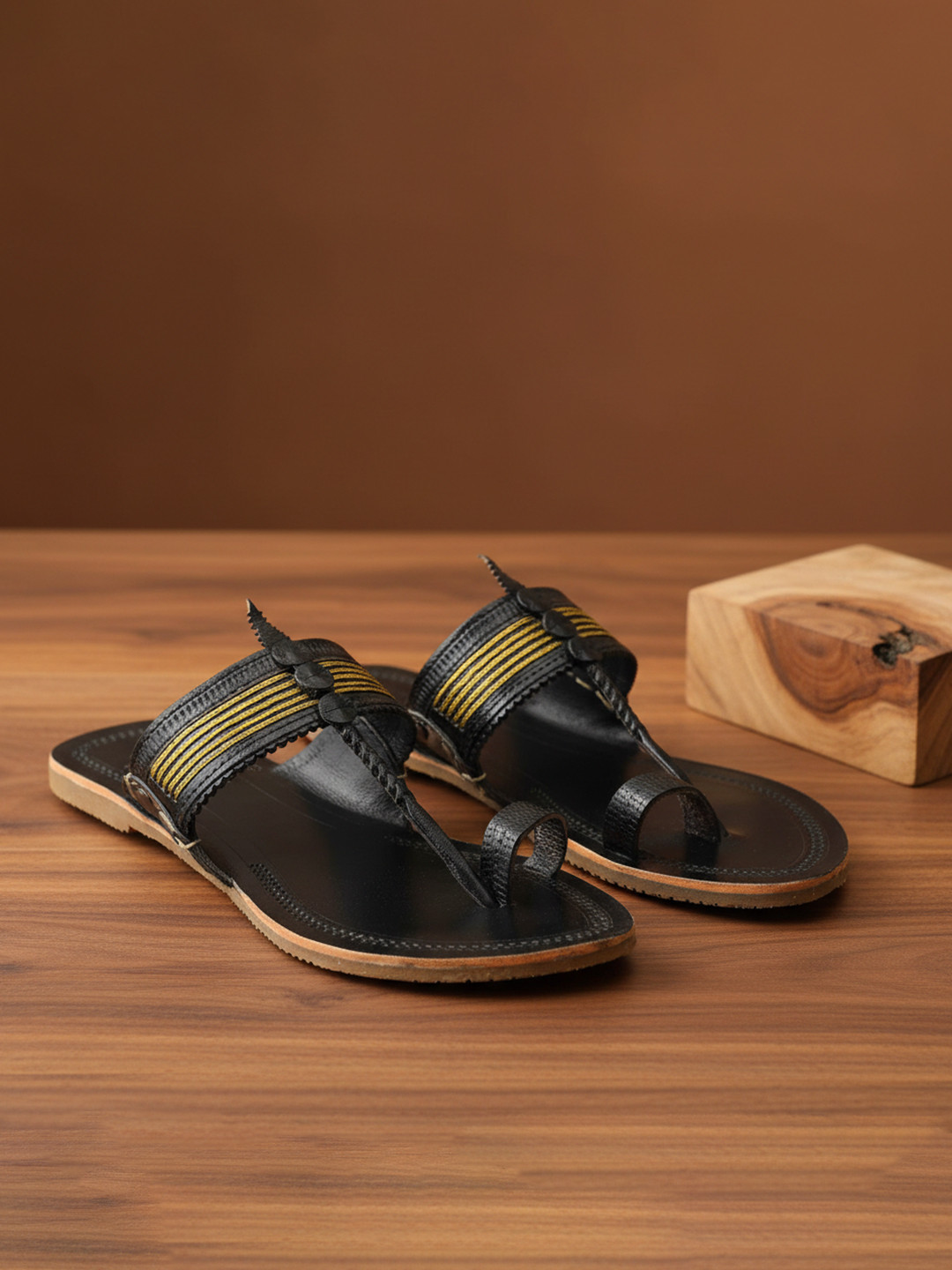 House of Pataudi Women Leather One Toe Kolhapuri Flats