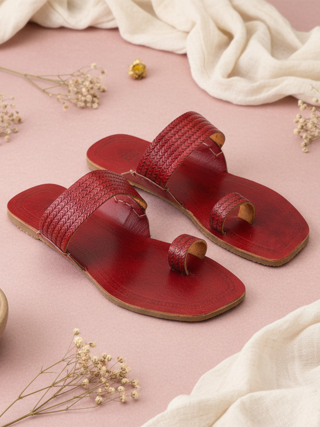 House of Pataudi Regalia Women Textured Leather Kolhapuri Flats