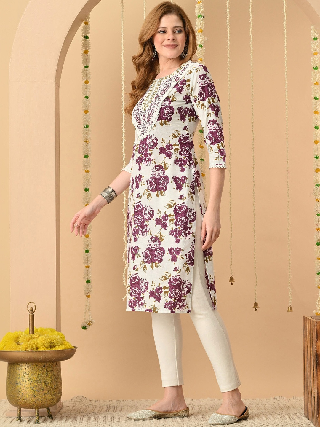 KJTRENDS Women Floral Printed Thread Work Floral Kurta