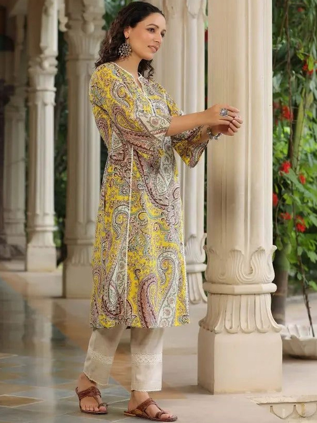 KJTRENDS Women Floral Printed Thread Work Floral Kurta