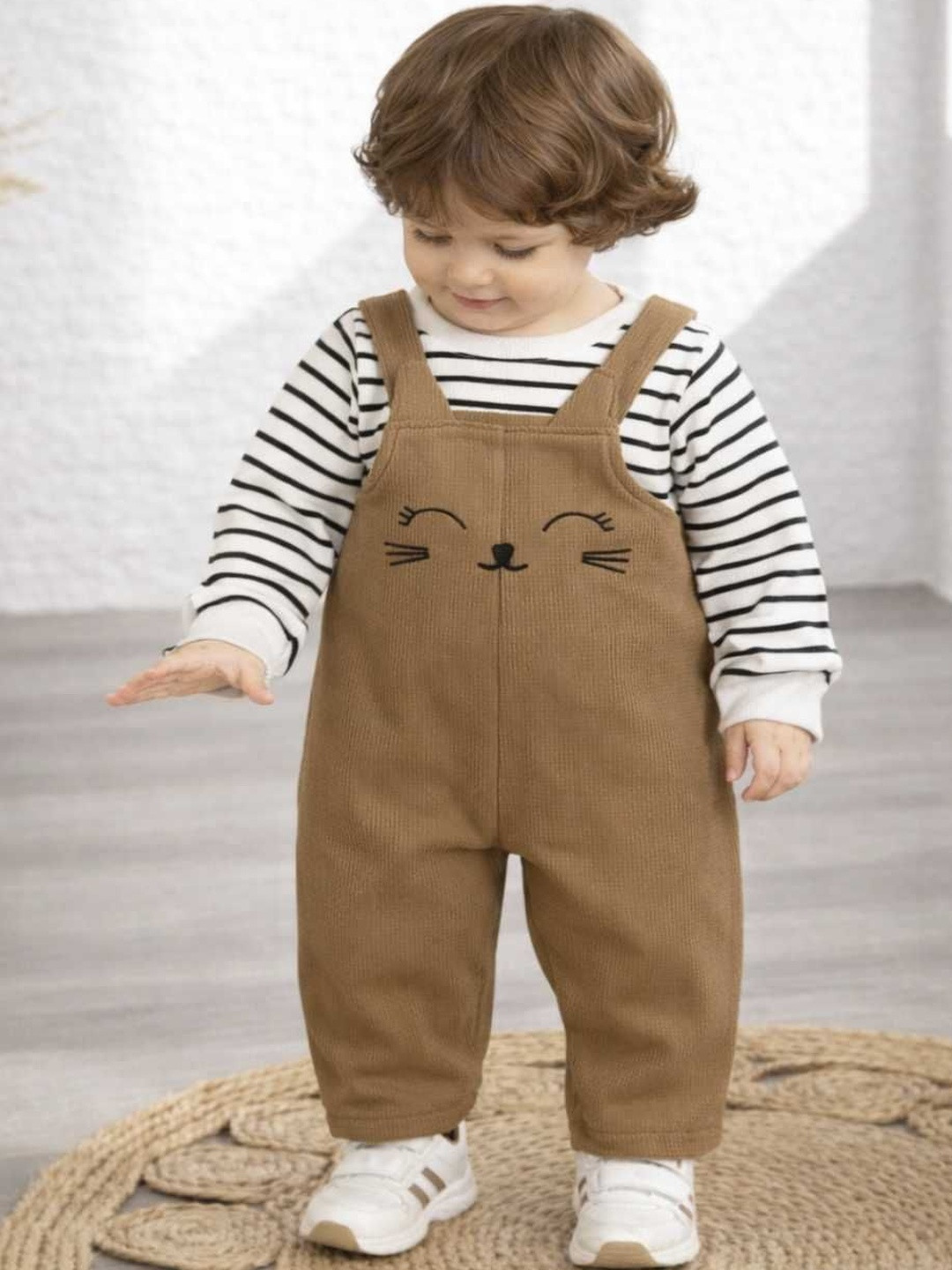 RAMIAAZ Boys Striped T-shirt with Trousers