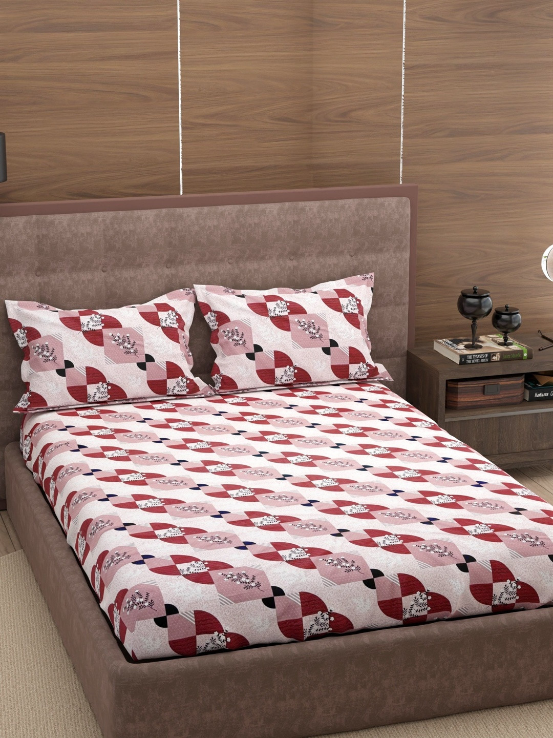 Pure Decor White & Multicoloured Geometric 180 TC Bedsheet with 2 Pillow Covers