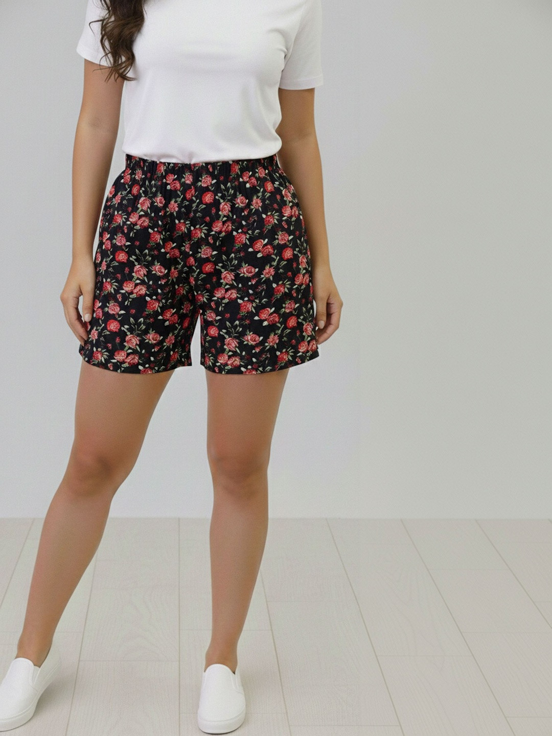 Vance Women Floral Printed Shorts