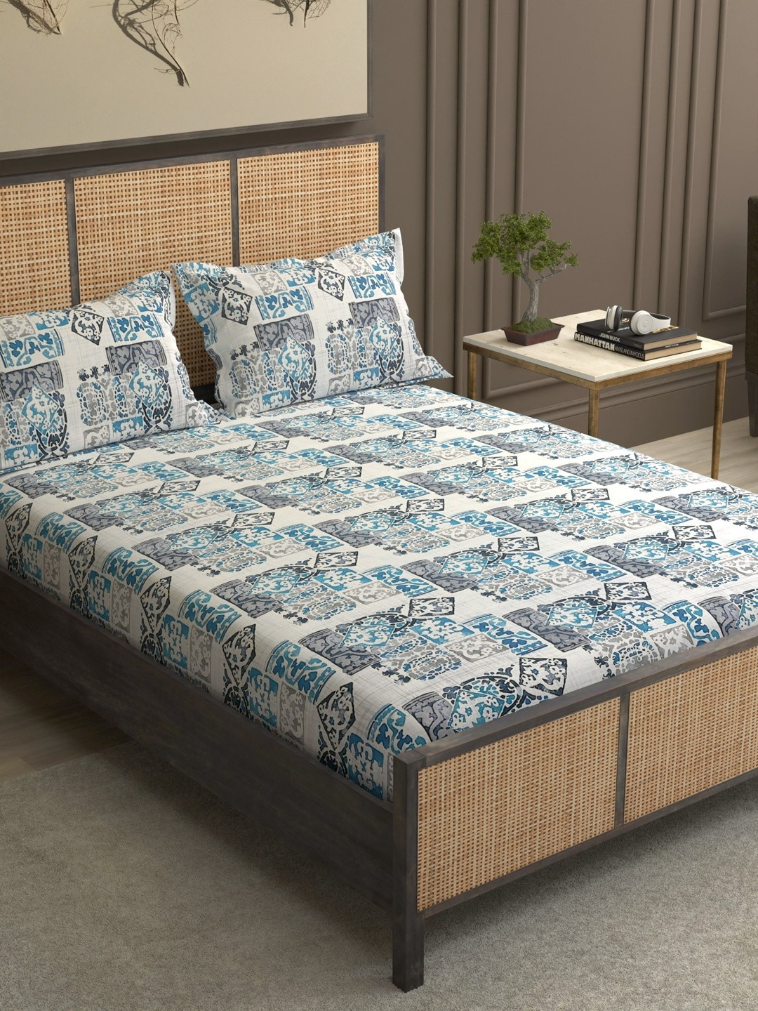 Pure Decor White & Multicoloured 180 TC Queen Bedsheet with 2 Pillow Covers