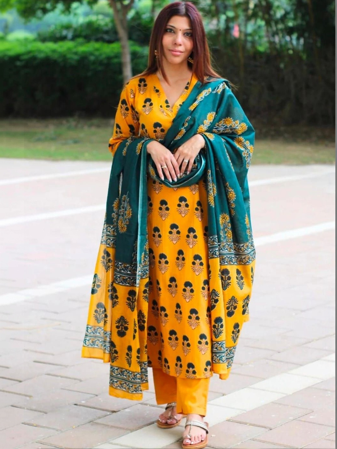 QUNEY Women Ethnic Motifs Printed Regular Pure Cotton Kurta with Trousers & With Dupatta