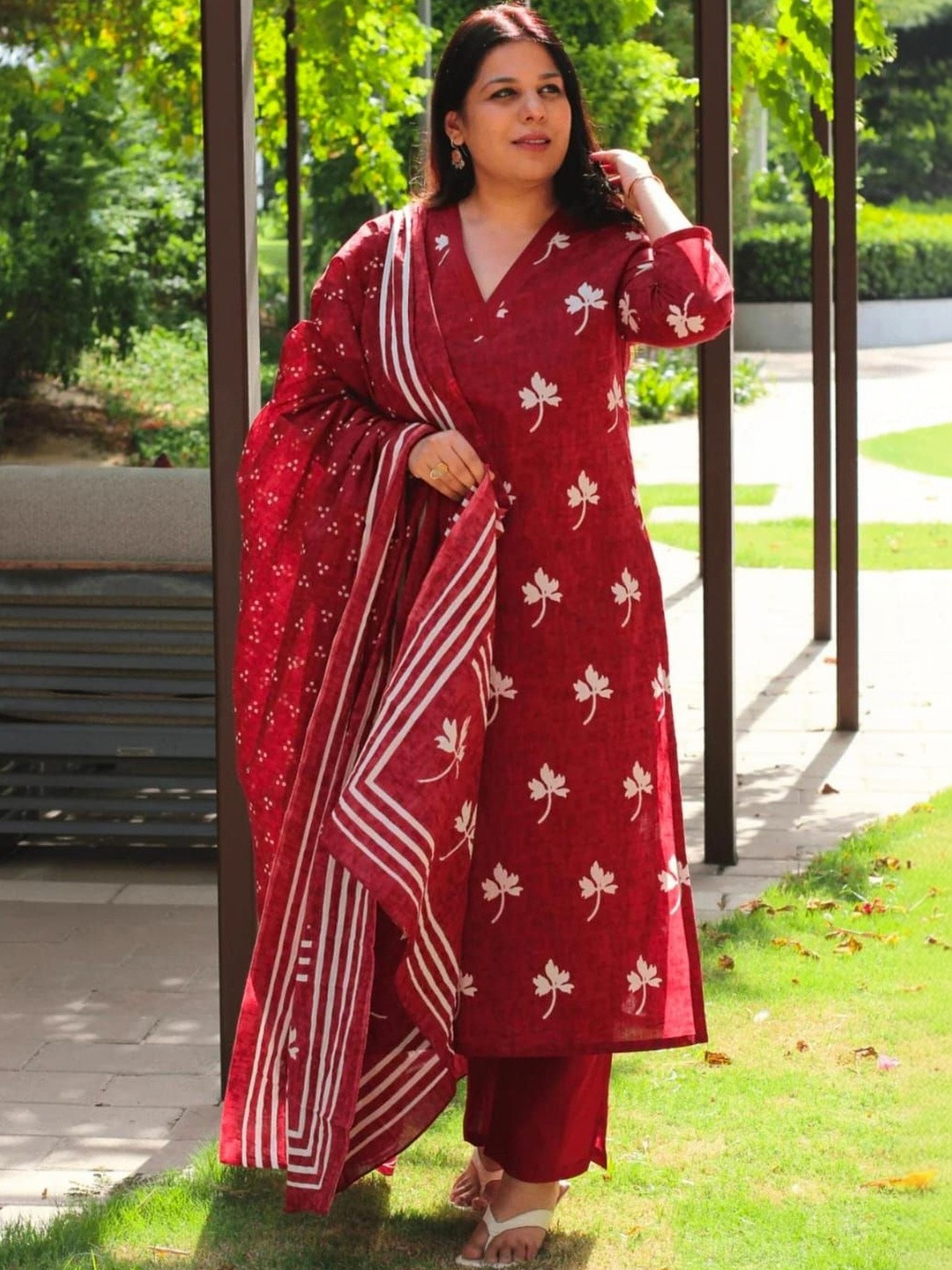 QUNEY Women Floral Printed Regular Pure Cotton Kurta with Trousers & With Dupatta
