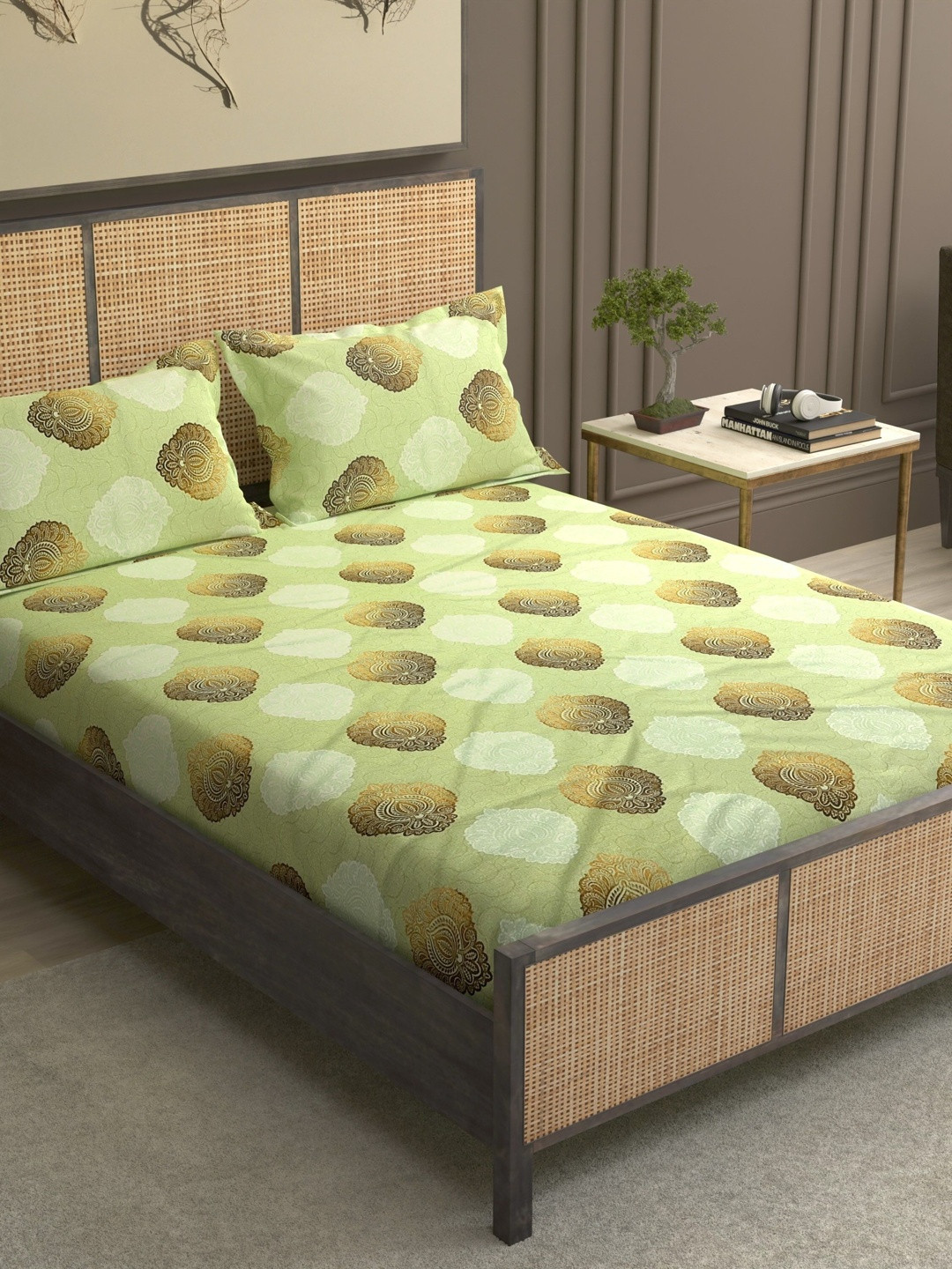 Pure Decor Lime Green & Multicoloured 180 TC Bedsheet with 2 Pillow Covers