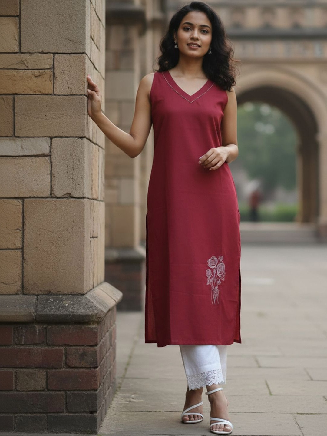 Varanga Women Ethnic Motifs Embroidered Regular Thread Work Kurta with Trousers