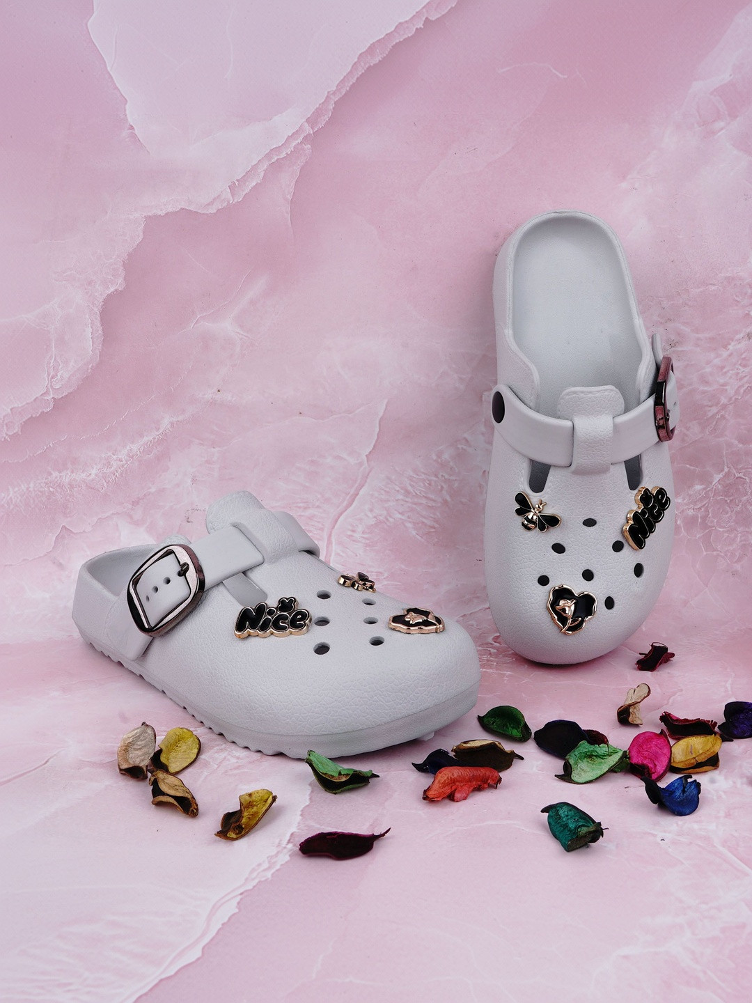 LMG Lifestyle Women Embellished Rubber Clogs
