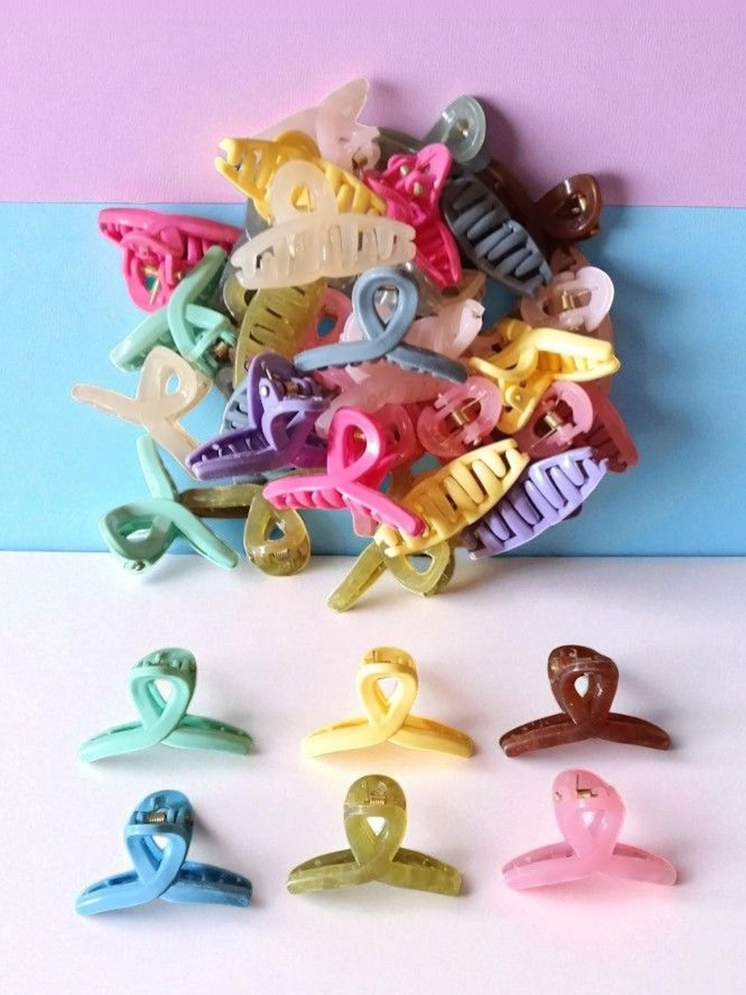 NEOBABY Women Embellished Claw Clip