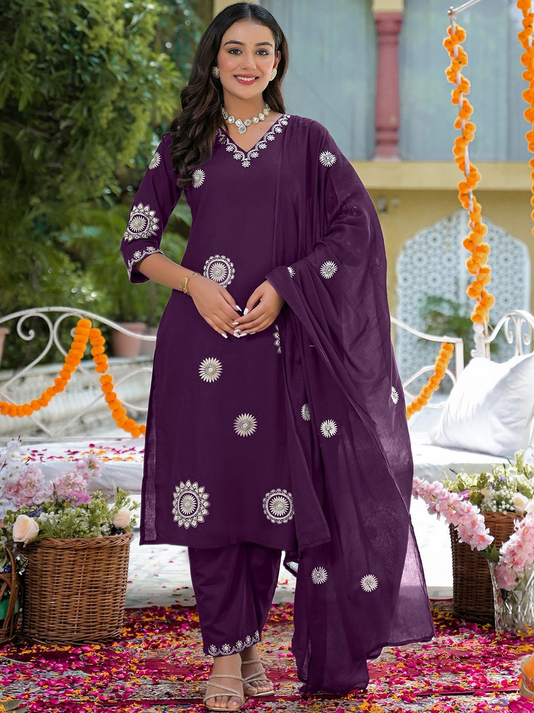 Skylee Pop Women Ethnic Motifs Embroidered Regular Thread Work Kurta with Trousers & With Dupatta