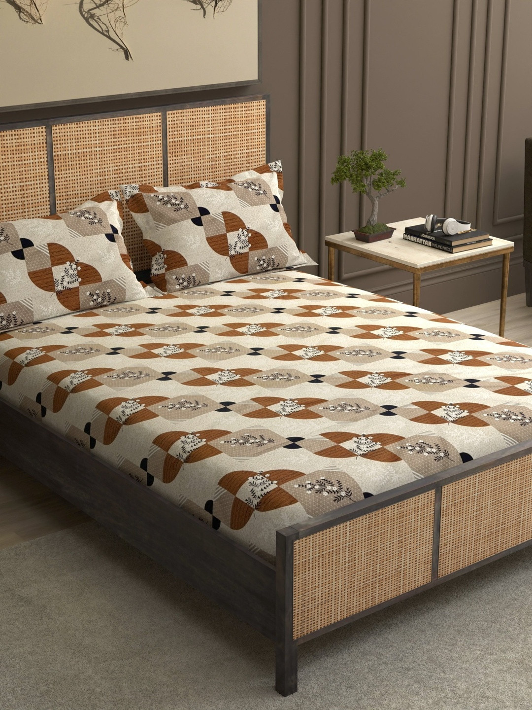 Pure Decor Cream-Coloured & Multicoloured Geometric 180 TC Bedsheet with 2 Pillow Covers
