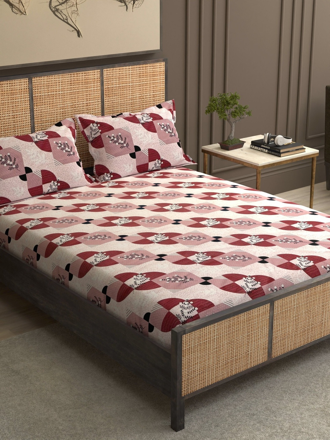 Pure Decor Pink & Multicoloured Geometric 180 TC Queen Bedsheet with 2 Pillow Covers