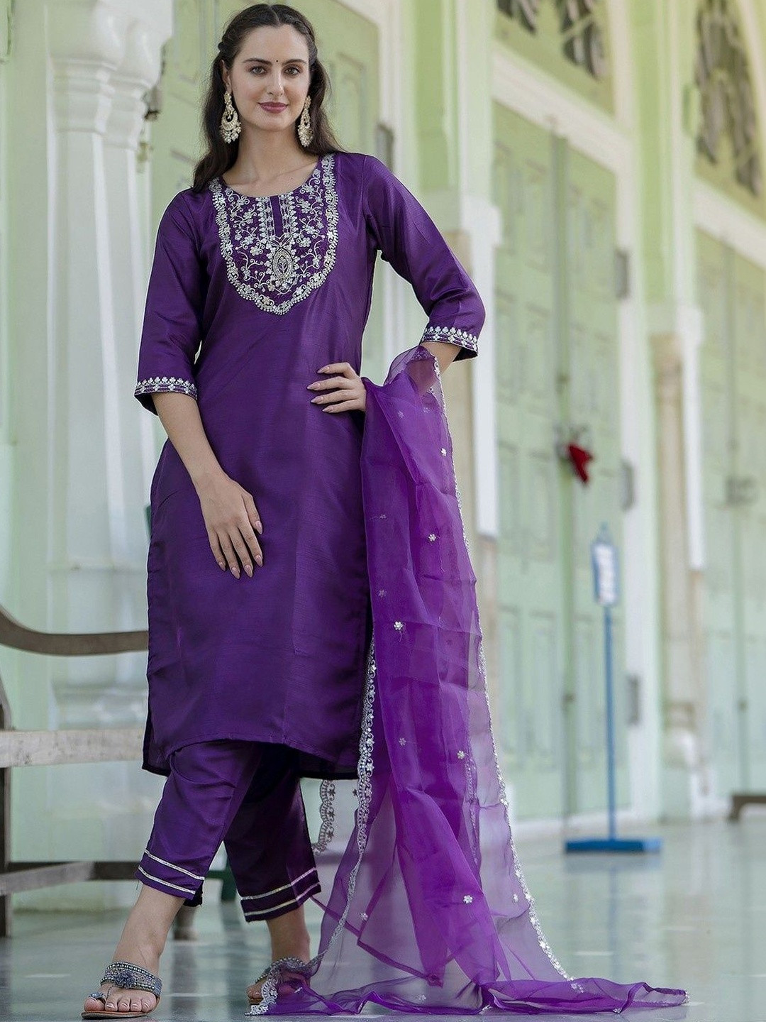 Klotden Women Ethnic Motifs Embroidered Regular Thread Work Kurta with Trousers & With Dupatta