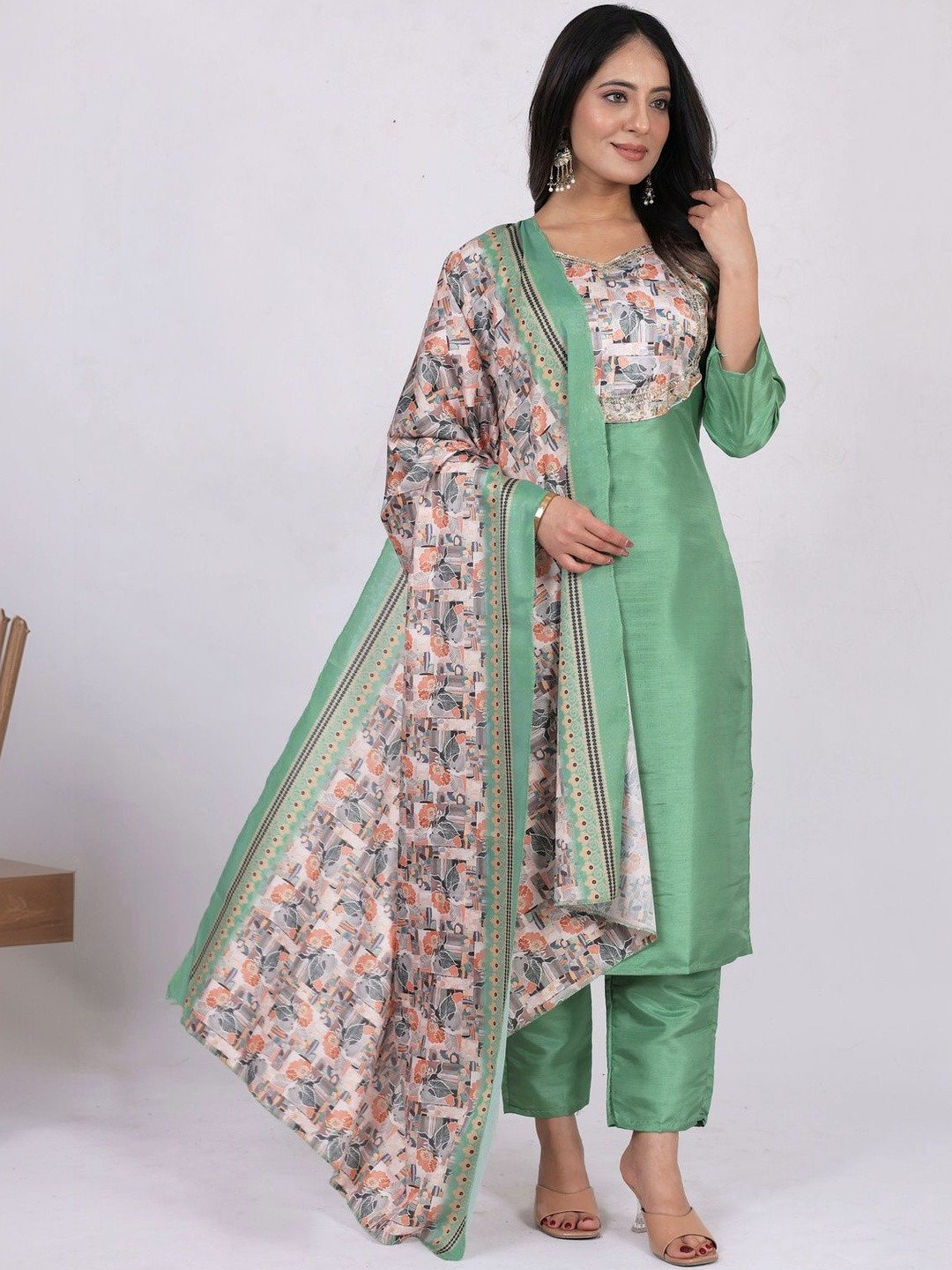 Klotden Women Ethnic Motifs Yoke Design Gotta Patti Kurta with Trousers & With Dupatta