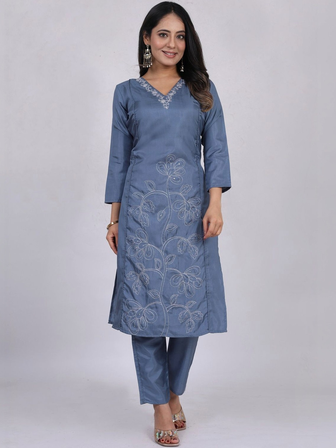 Klotden Women Ethnic Motifs Embroidered Regular Thread Work Kurta with Trousers