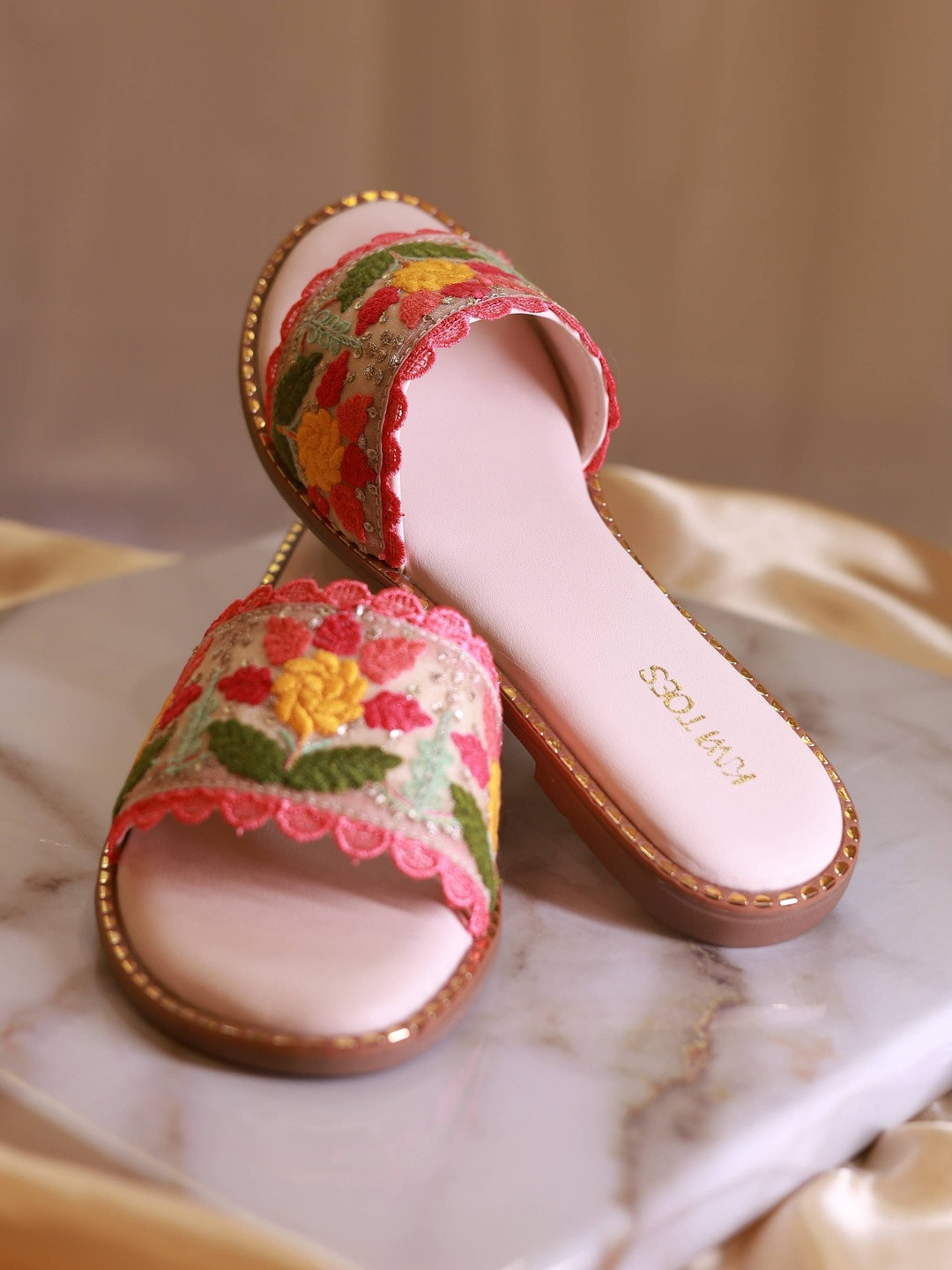 KIWI TOES Women Flats