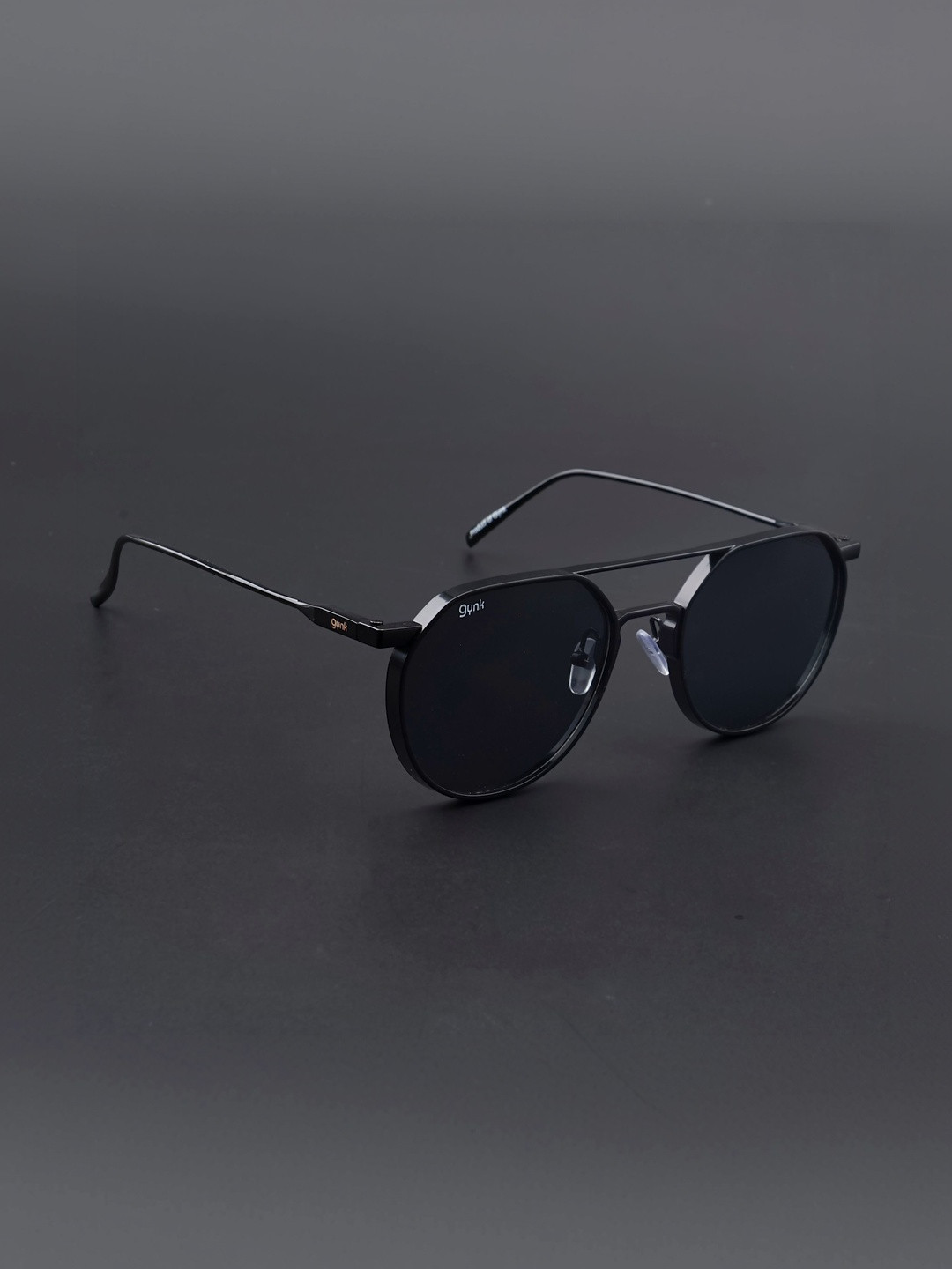 GYNK Men Black Lens & Black Round Sunglasses with